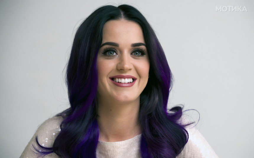 10-Celebrities-Who-Are-Extremely-Religious-Katy-Perry-1024x640