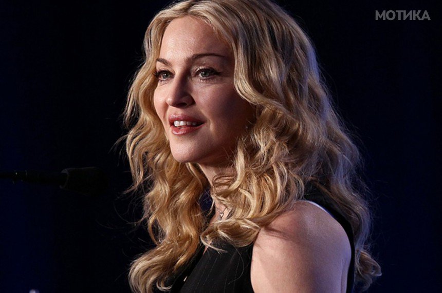 10-Celebrities-Who-Are-Extremely-Religious-Madonna-1024x681