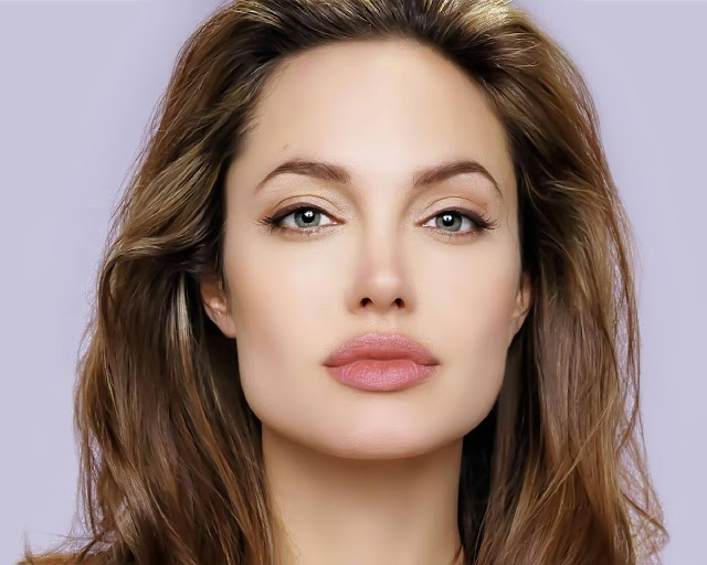 10-Celebrities-You-Didnt-Know-Were-Atheists-Angelina-Jolie1