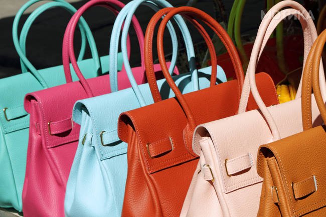 colorful leather handbags collection on florentine market, Flore