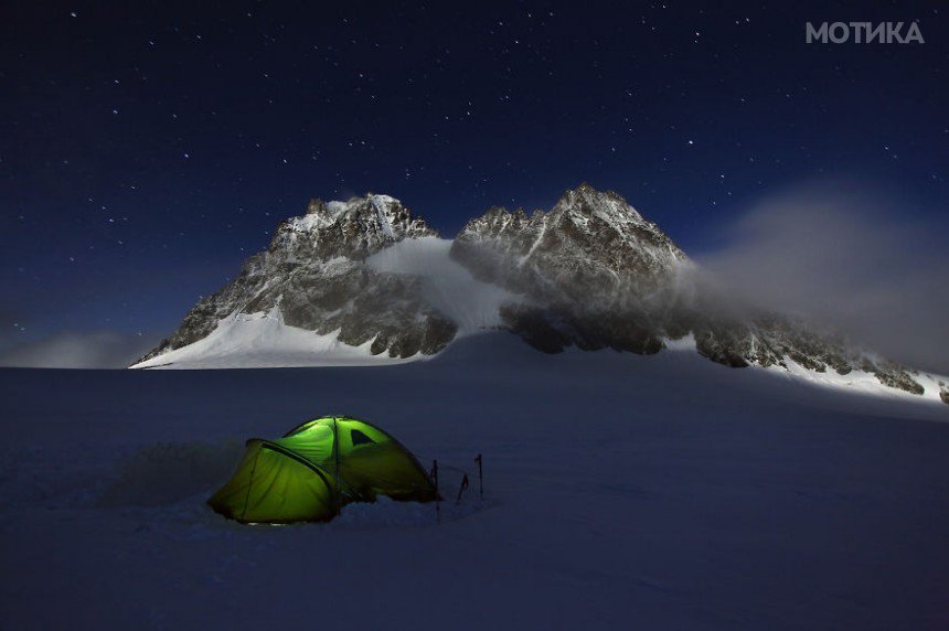 I-am-a-mountain-photographer-and-for-6-years-I-photograph-my-tent-in-the-mountains-10__880