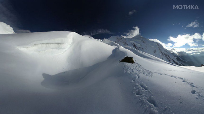 I-am-a-mountain-photographer-and-for-6-years-I-photograph-my-tent-in-the-mountains-1__880