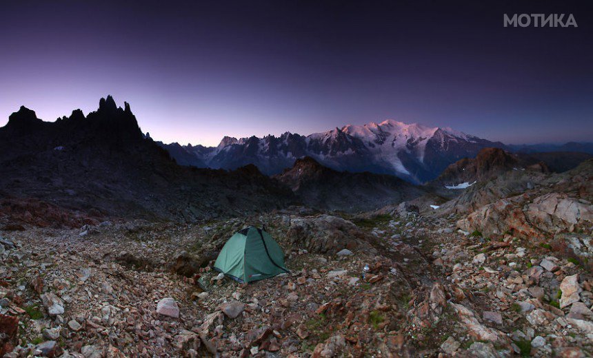 I-am-a-mountain-photographer-and-for-6-years-I-photograph-my-tent-in-the-mountains-27__880