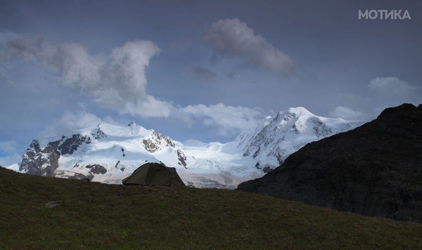 I-am-a-mountain-photographer-and-for-6-years-I-photograph-my-tent-in-the-mountains-7__880