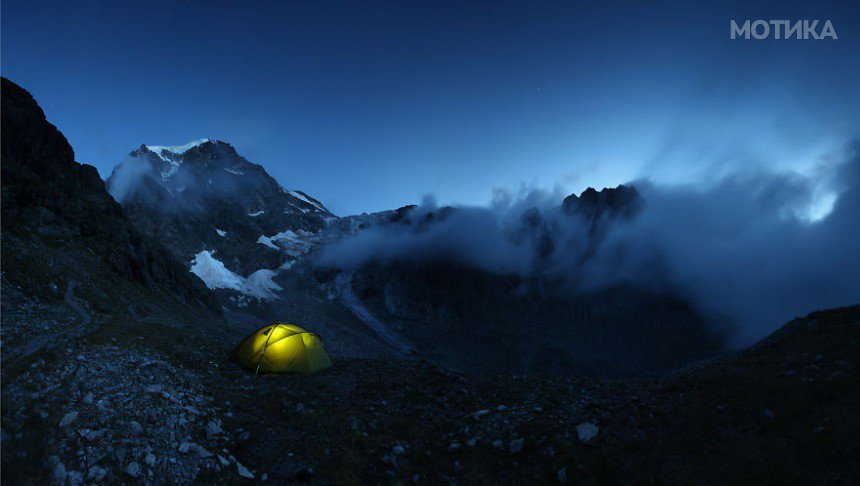 I-am-a-mountain-photographer-and-for-6-years-I-photograph-my-tent-in-the-mountains-8__880