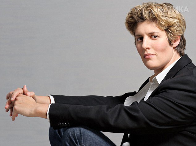 Sally Kohn headshot-studio lighting.