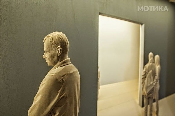 life-like-realistic-wooden-sculptures-peter-demetz-10