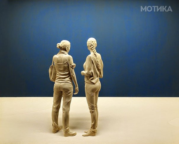 life-like-realistic-wooden-sculptures-peter-demetz-11