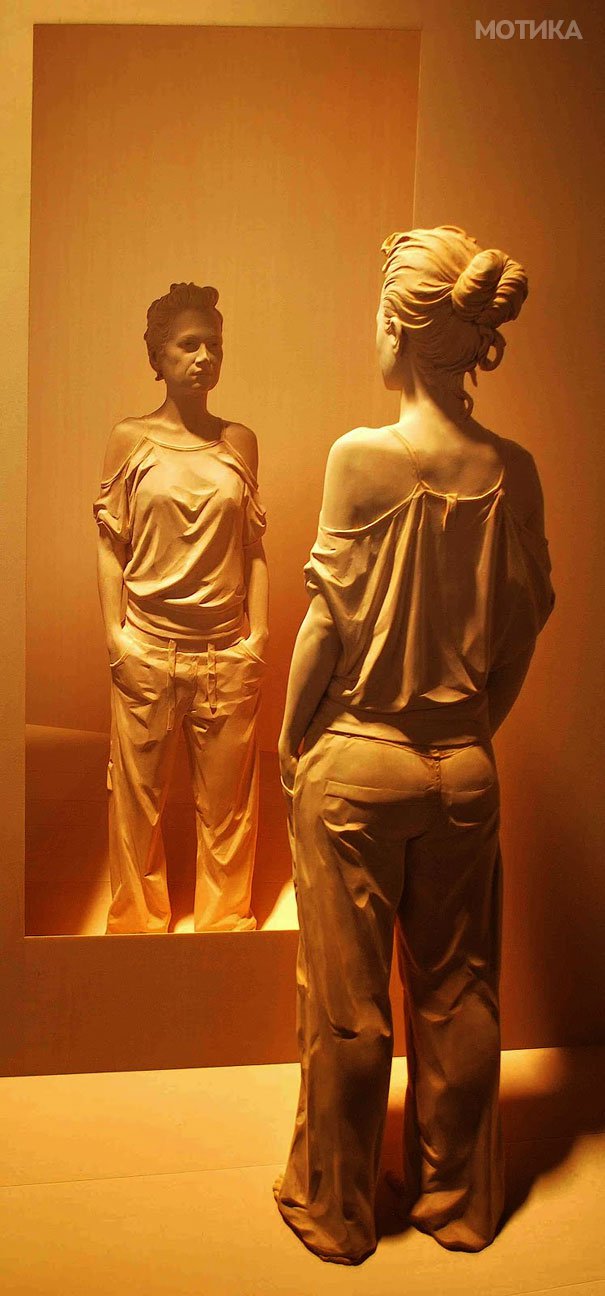 life-like-realistic-wooden-sculptures-peter-demetz-2