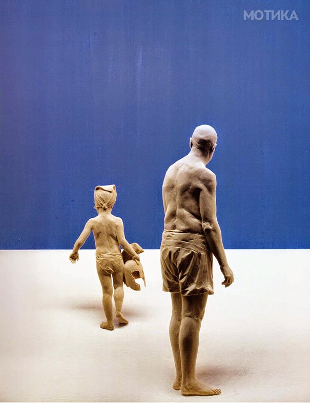 life-like-realistic-wooden-sculptures-peter-demetz-5