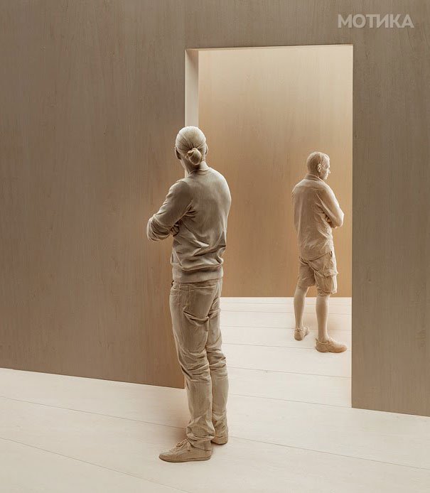 life-like-realistic-wooden-sculptures-peter-demetz-7