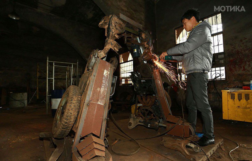 recycled-scrap-metal-sculpture-transformers-father-son-farmer-china-2