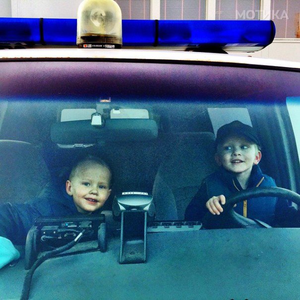 reykjavik-police-department-instagram-logreglan-iceland-2-605x605