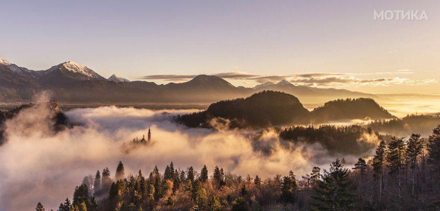 Capturing-a-spectacular-sunrise-at-lake-Bled2__880