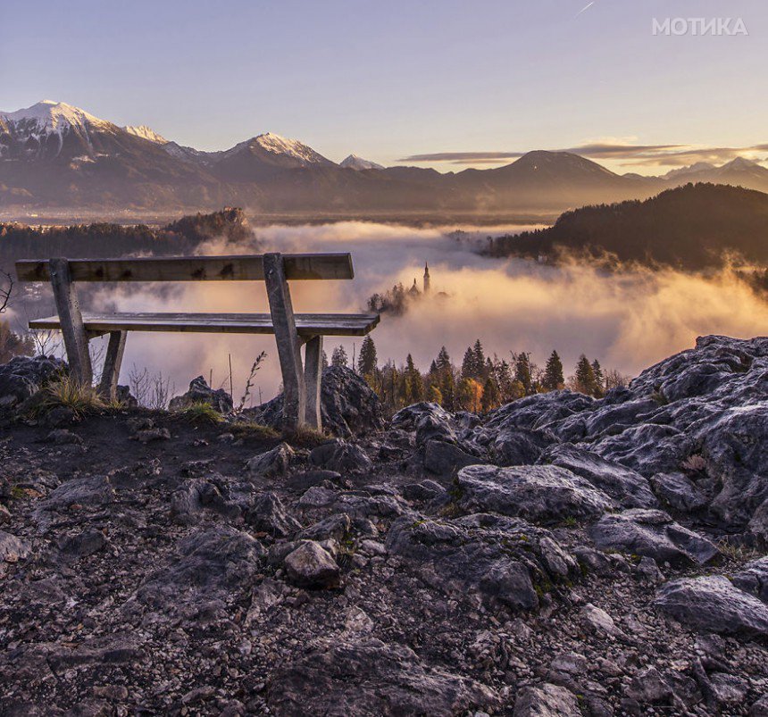 Capturing-a-spectacular-sunrise-at-lake-Bled3__880