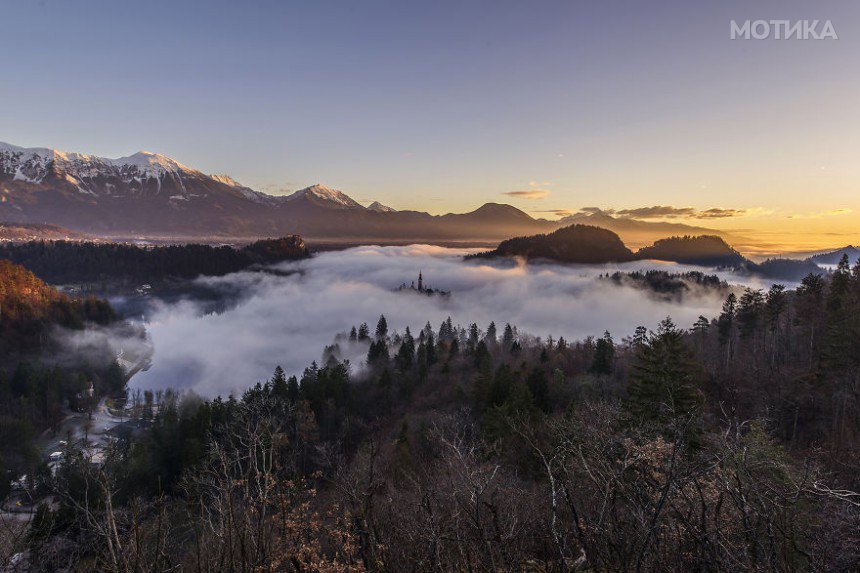 Capturing-a-spectacular-sunrise-at-lake-Bled5__880