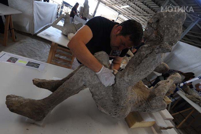 ITALY-POMPEII-RESTORATION-LABORATORY