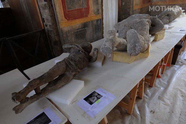 ITALY-POMPEII-RESTORATION-LABORATORY