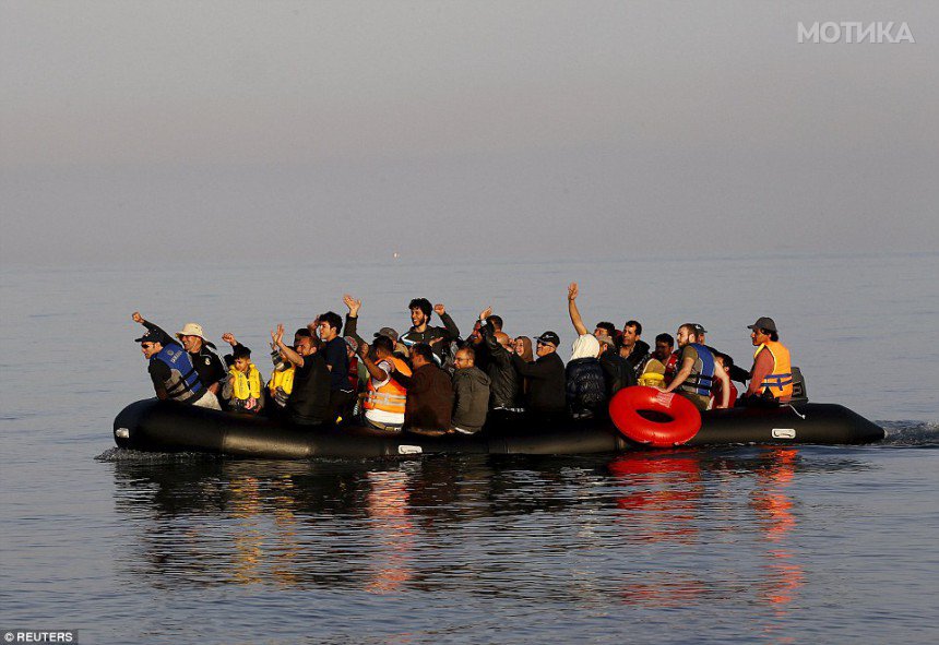 2914798200000578-3097559-Syrian_migrants_celebrate_as_they_arrive_on_the_island_of_Kos_af-a-6_1432660184562