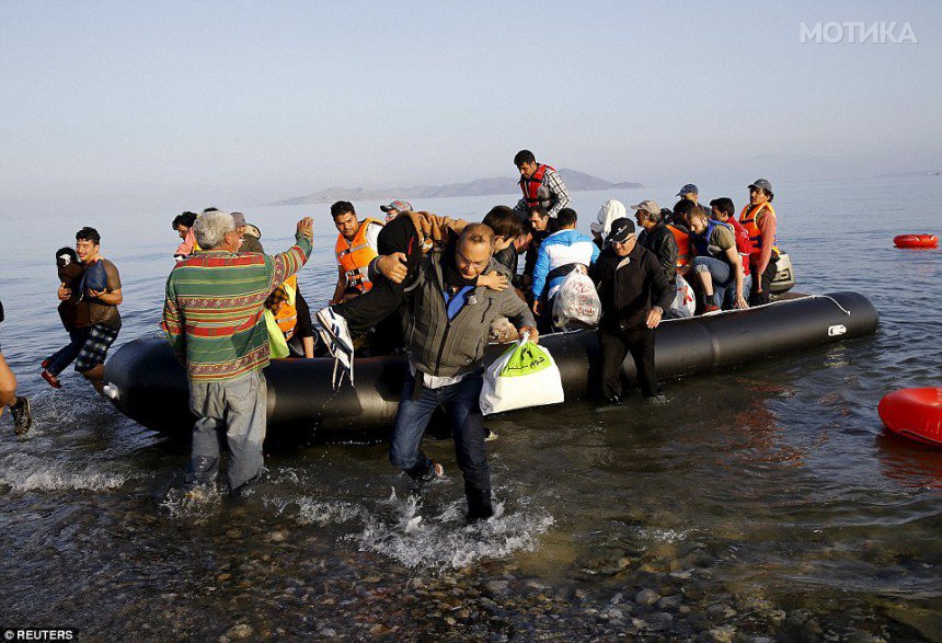 29147B7600000578-3097559-Dangerous_journey_Syrian_refugees_get_off_an_overcrowded_inflata-a-4_1432660184500