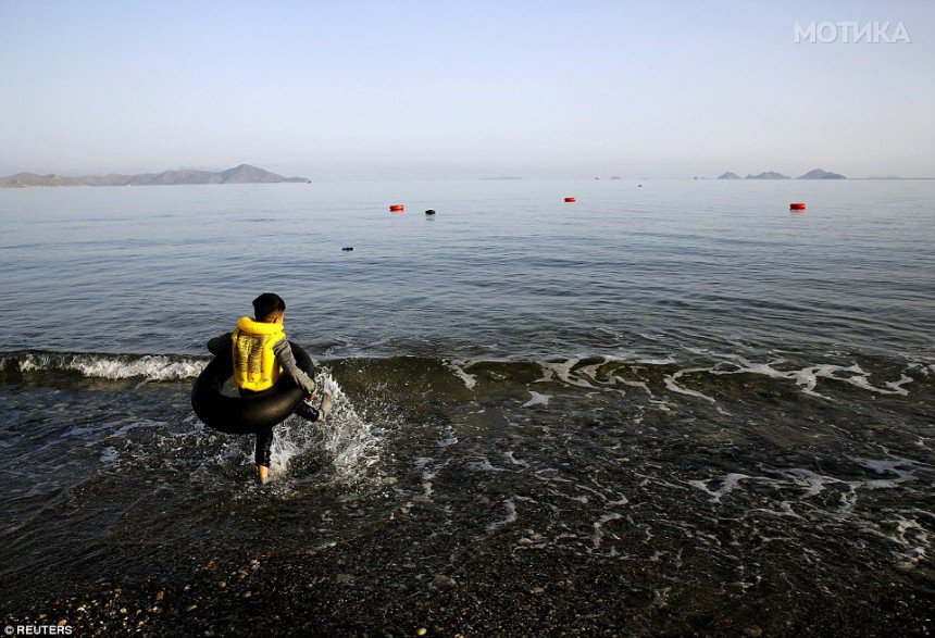 2914F8B500000578-3097559-A_young_boy_wearing_a_life_jacket_and_carrying_a_rubber_ring_cel-a-9_1432660184619