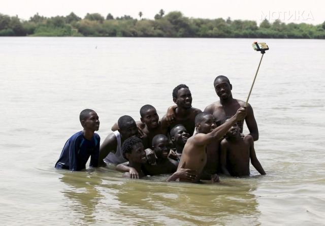 Wider Image: Youth of Today in Sudan