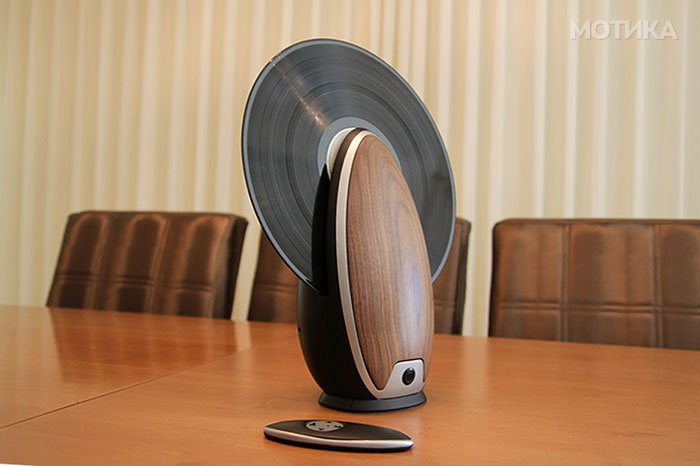 vertical-vinyl-record-player-toc-roy-harpaz-2