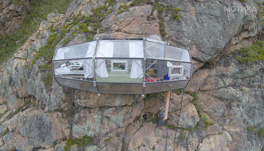 scary-see-through-suspended-pod-hotel-peru-sacred-valley-21