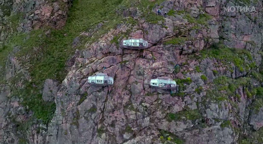 scary-see-through-suspended-pod-hotel-peru-sacred-valley-82