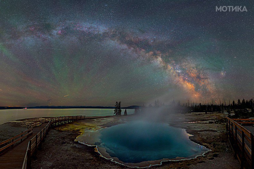 colorful-milky-way-photographs-yellowstone-park-3