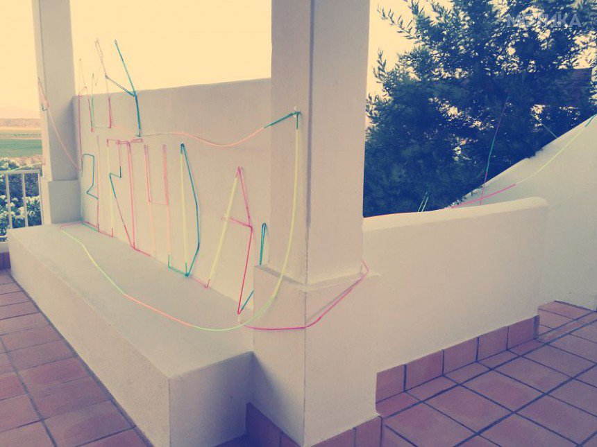 Dad-builds-crazy-straw-construction-for-daughters-birthday.3__880
