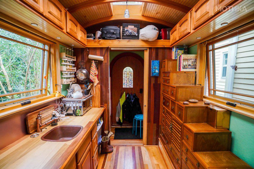 These-People-Live-In-Houses-Smaller-Than-Your-Bedroom23__880