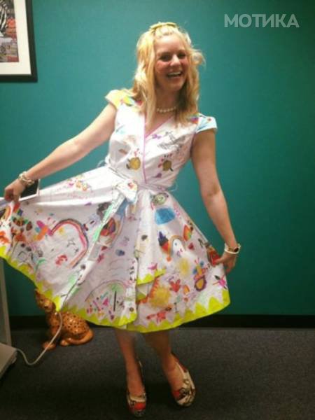 teacher_wears_quite_an_unusual_dress_to_the_last_day_of_school_640_03