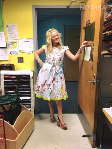 teacher_wears_quite_an_unusual_dress_to_the_last_day_of_school_640_04