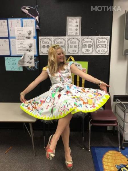 teacher_wears_quite_an_unusual_dress_to_the_last_day_of_school_640_06