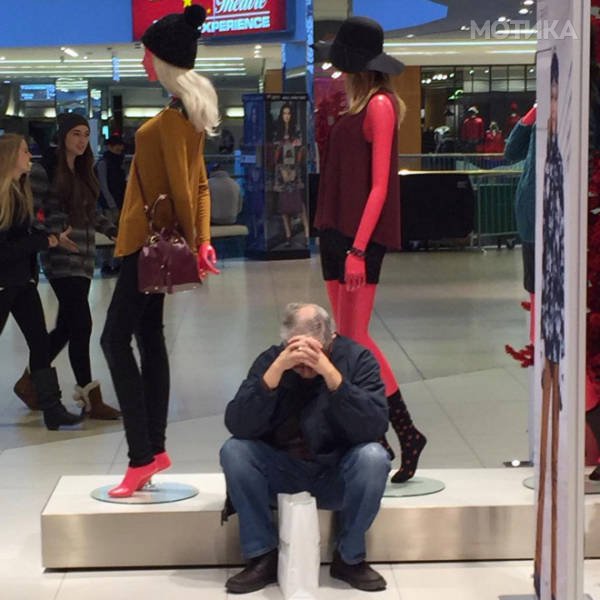 poor_souls_trapped_in_the_shopping_hell_640_12