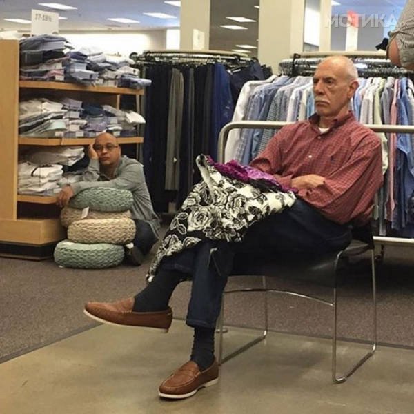 poor_souls_trapped_in_the_shopping_hell_640_14