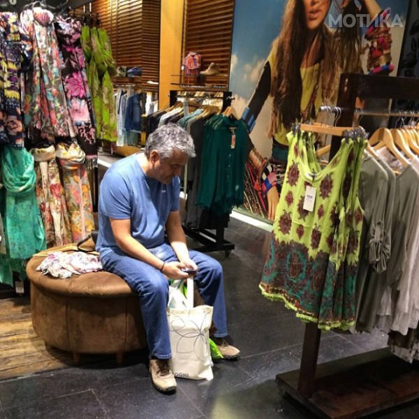 poor_souls_trapped_in_the_shopping_hell_640_17