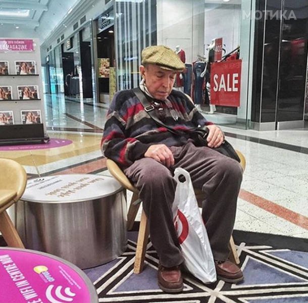 poor_souls_trapped_in_the_shopping_hell_640_18