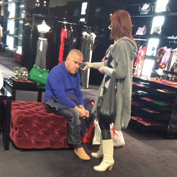 poor_souls_trapped_in_the_shopping_hell_640_28