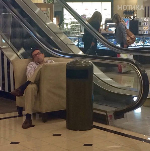poor_souls_trapped_in_the_shopping_hell_640_29
