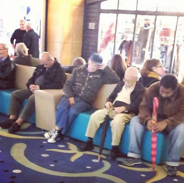 poor_souls_trapped_in_the_shopping_hell_640_31
