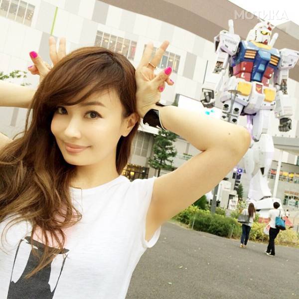 can_you_guess_the_age_of_this_beautiful_model_640_04