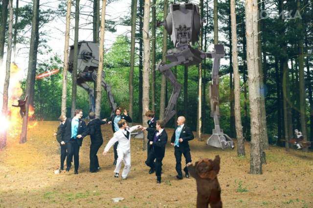 when_groomsmen_and_bridesmaids_took_wedding_photos_to_a__018