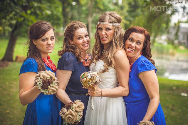 when_groomsmen_and_bridesmaids_took_wedding_photos_to_a__021