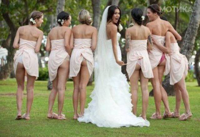 when_groomsmen_and_bridesmaids_took_wedding_photos_to_a__033