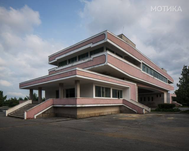 fascinating_photos_from_architecture_tour_of_north_koreas_capital_pyongyang_640_02