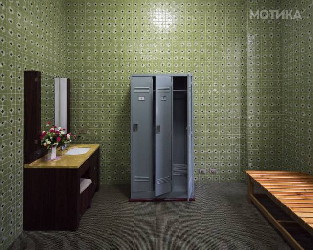 fascinating_photos_from_architecture_tour_of_north_koreas_capital_pyongyang_640_03