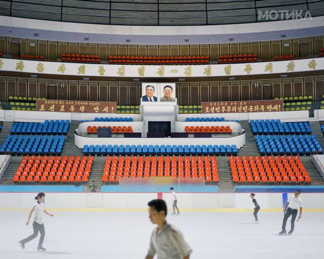 fascinating_photos_from_architecture_tour_of_north_koreas_capital_pyongyang_640_10