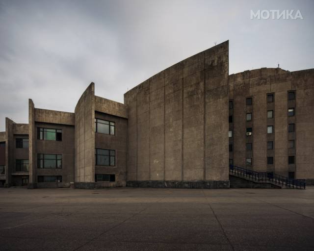 fascinating_photos_from_architecture_tour_of_north_koreas_capital_pyongyang_640_11